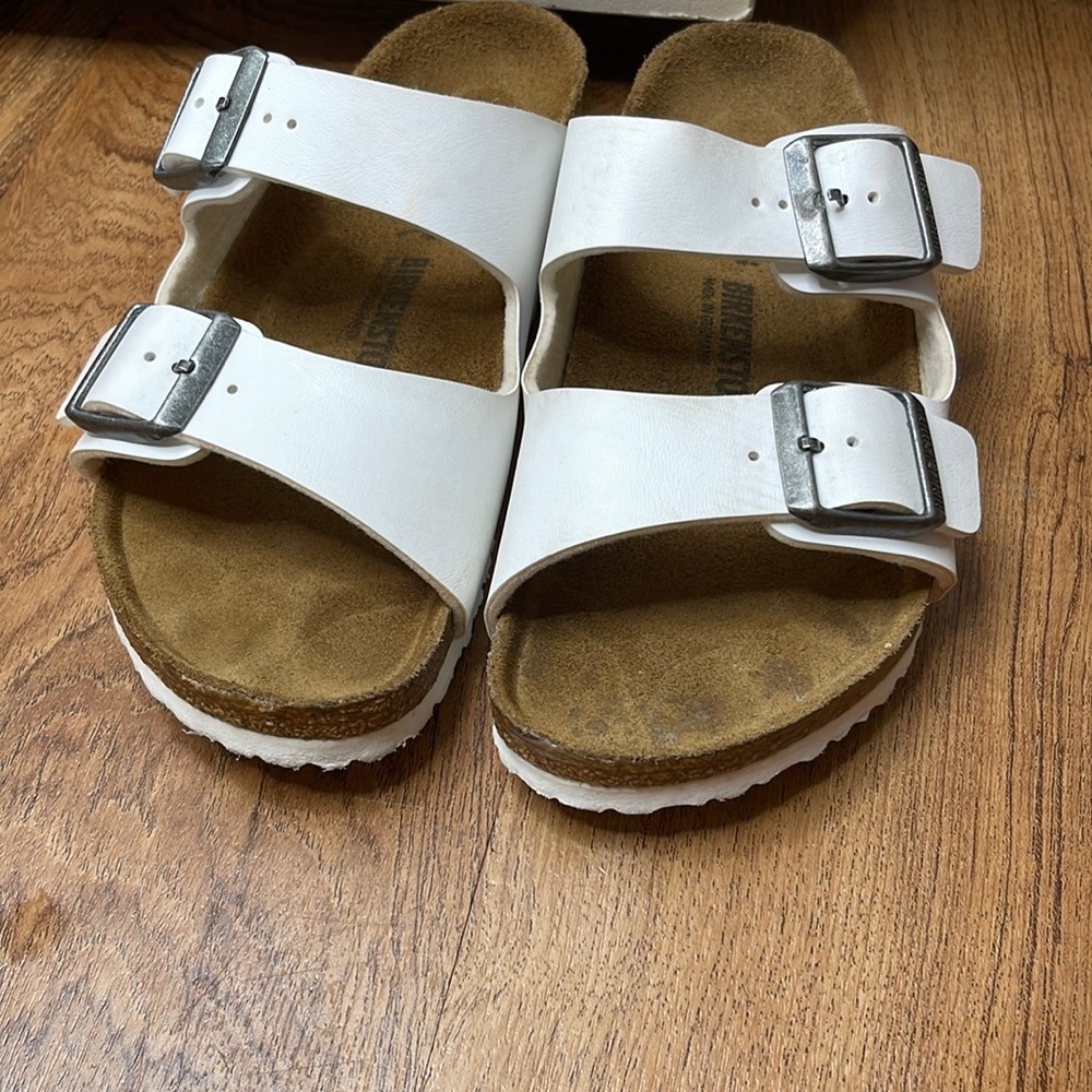 LIKE NEW ✨ Birkenstock ✨ Girls